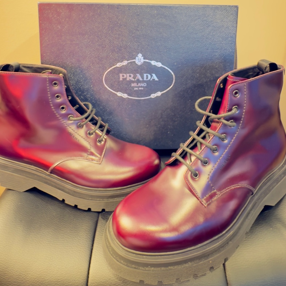 PRADA - BNWT - MEN’s CORDOVAN PLUM COMBAT BOOTS - US 9 - $1399 RETAIL